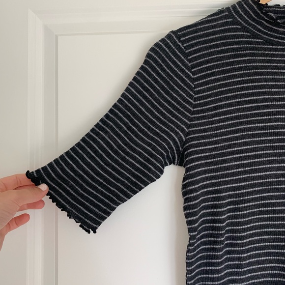 BNWT Anthropologie light knit shirt - Picture 2 of 6